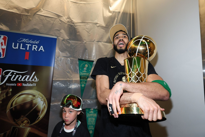 亚博体育线上-塔图姆遭遇十五持续失利，法国队教练压力巨大！赢得满堂喝彩-亚博体育线上