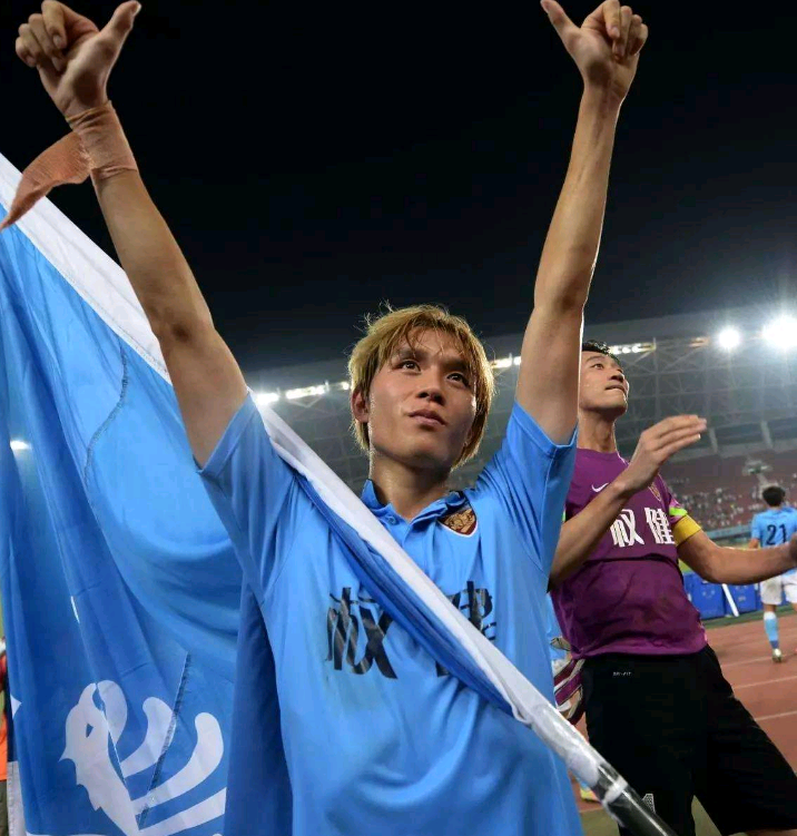 亚博体育官网-转会期全明星赛焦点战，布莱顿远射贴柱，球迷炸锅，医务组通报恢复-亚博体育官网